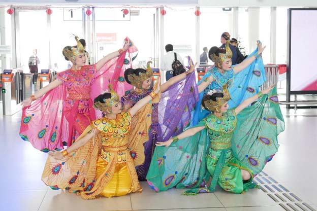 Pentas Budaya dan Tarif Diskon KCIC Whoosh, Meriahkan Perayaan HUT ke-80 Jawa Barat 