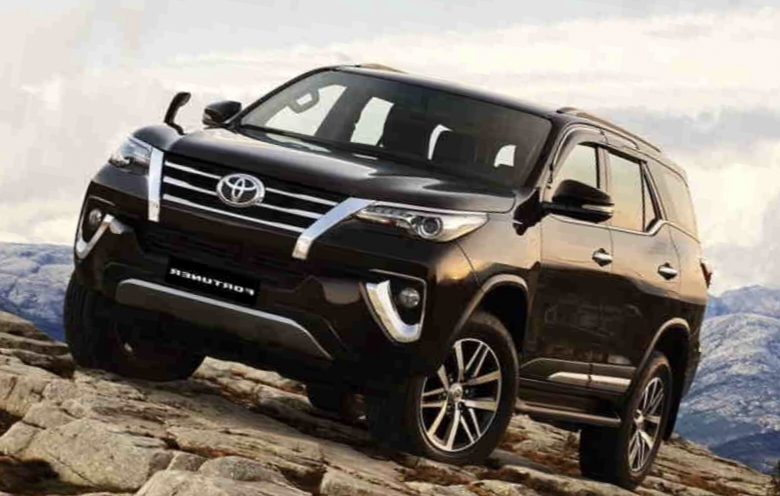 Toyota Fortuner Sport SUV Mewah Mesin Handal Bertenaga Tinggi Desain Gagah Fitur Keamanan Canggih dan Otomatis