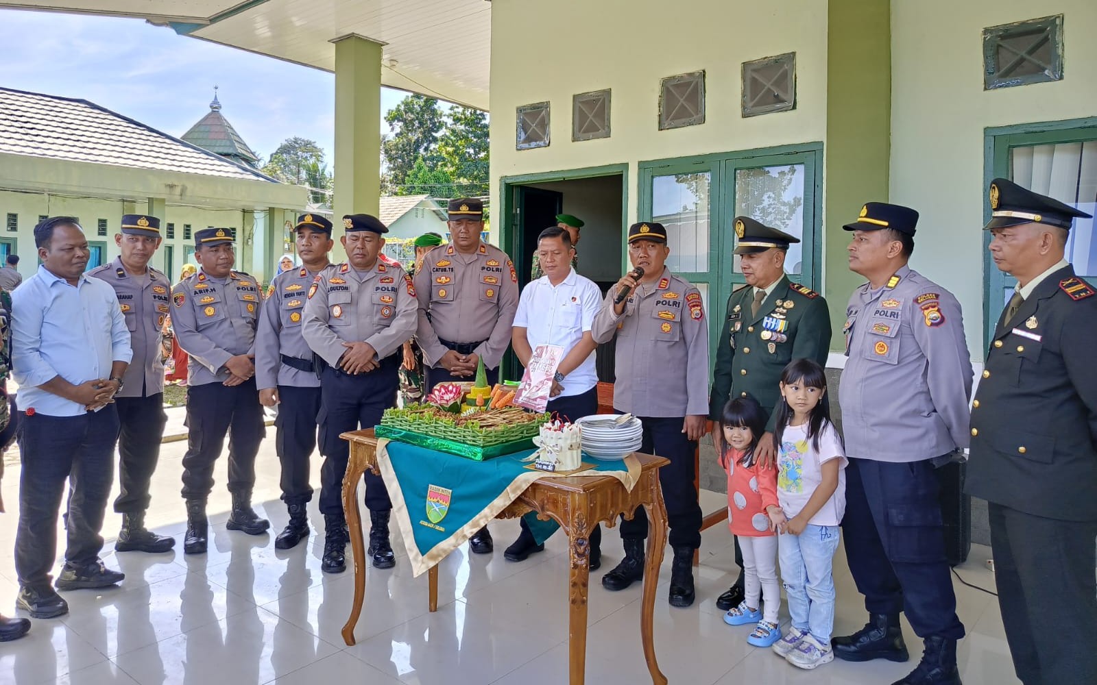  Bawa Anggota, Kabag Log Polres Seluma Datangi Mako Kodim 0425 Seluma