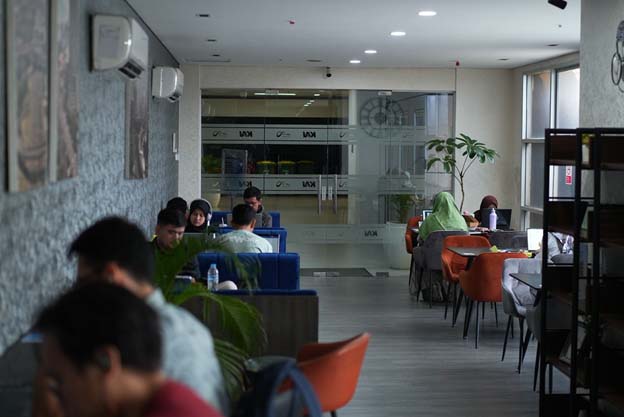 Co-Working Space di Stasiun Cawang Hadirkan Ruang Nyaman dan Gratis untuk Pengguna LRT Jabodebek