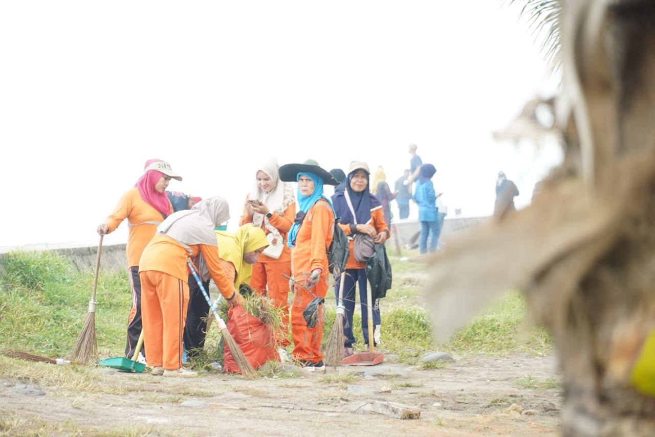 DLH Bengkulu Siagakan Armada dan Petugas Jaga kebersihan Kawasan Wisata Bengkulu
