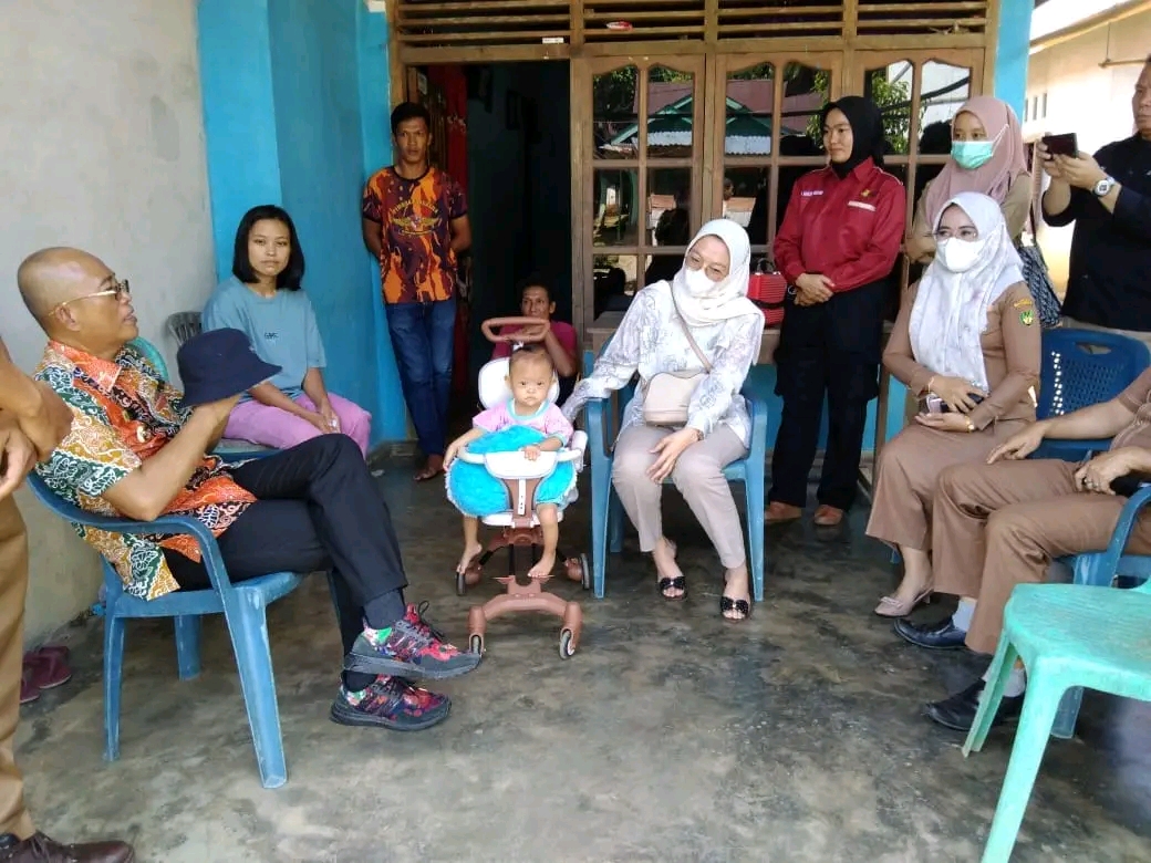 Program Jemput Sakit Pulang Sehat, Bupati Bersama Dinsos Bengkulu Selatan Datangi Penderita Jantung Bocor