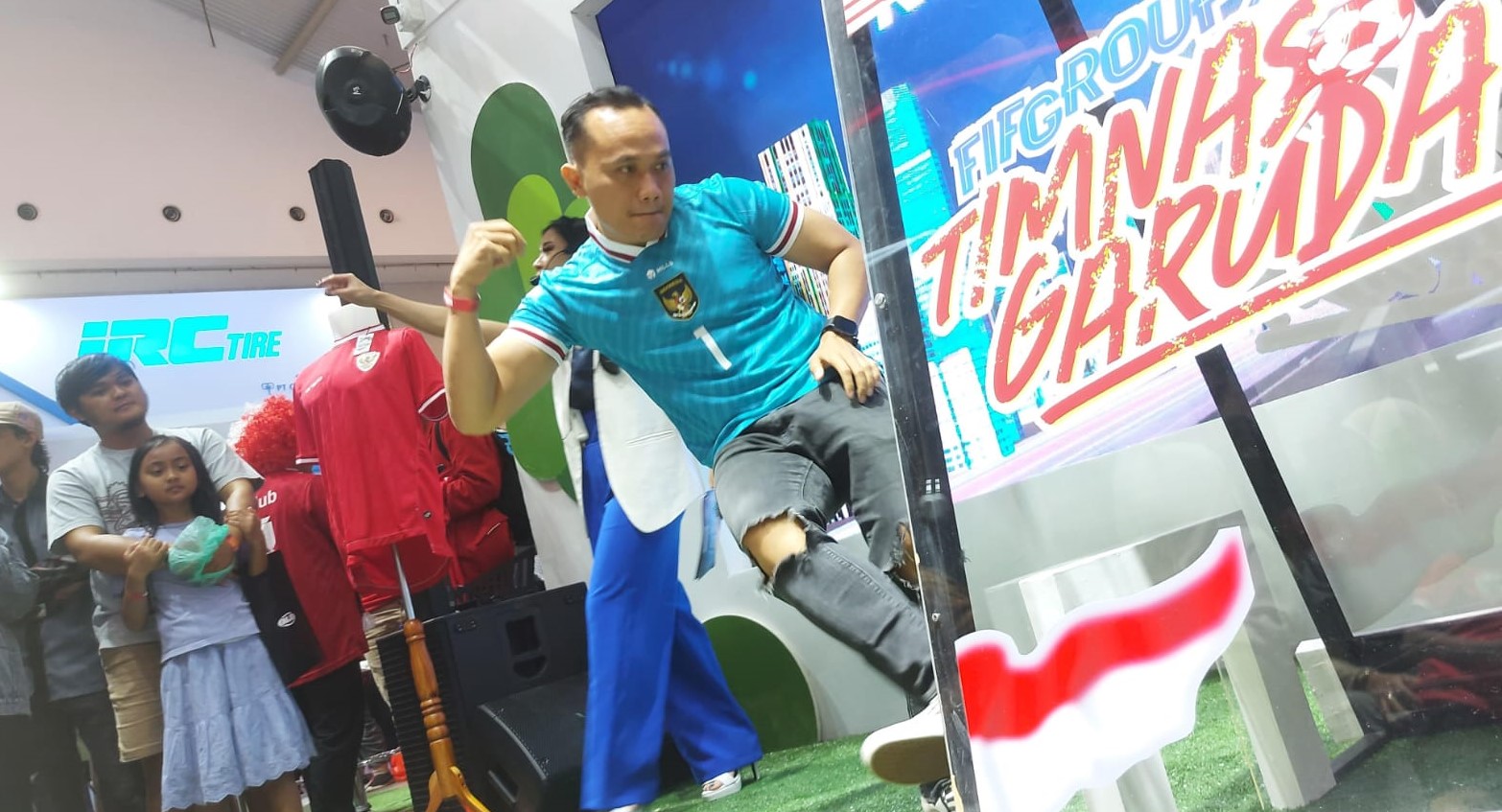 Booth FIFGROUP di IMOS 2024 Gelar FIFGROUP X TIMNAS GARUDA