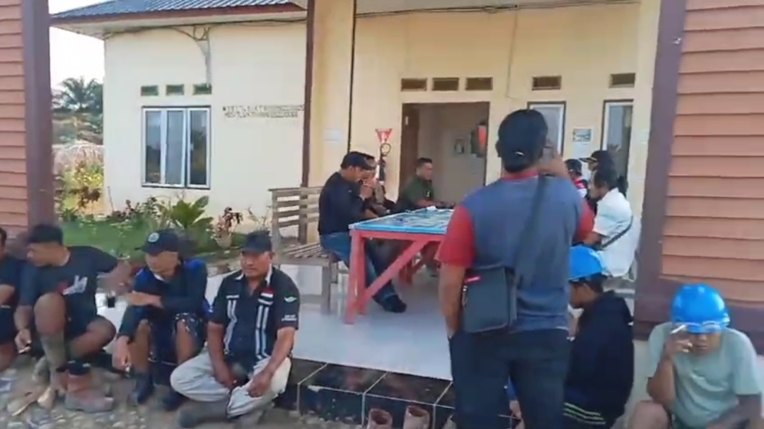 Puluhan Karyawan PT MSS Mogok Kerja, Tuntut Senior Manager  Dipindahkan