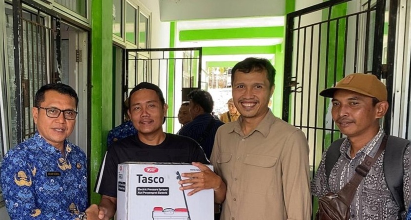 Distan Seluma Mulai Salurkan 1000 Handsprayer Bantuan Kementan ke Kelompok Tani