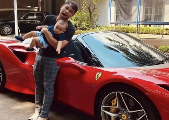 Mobil Ferrari 488 GTB Terbaru Pilihan Para Artis Indonesia