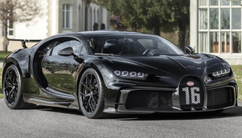 Bugatti Chiron Mobil Sport Mewah Kombinasi Fitur Teknologi Inovasi dengan Kecepatan Tinggi Tanpa Tanding