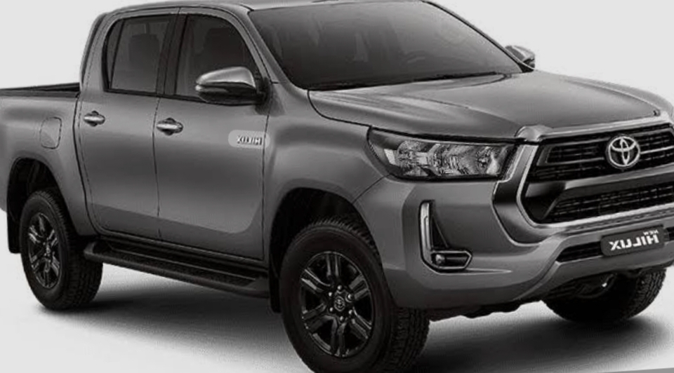 Toyota Hilux Mobil Pick Up Desain Double Cabin Cocok Kendaraan Kelurga Mampu di Segala Medan 
