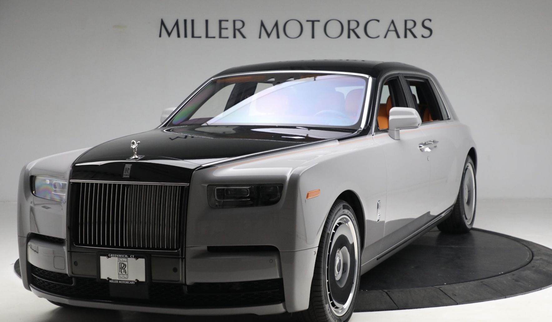 Rolls-Royce Phantom Mobil Super Sport Kombinasi Fitur Hibrida dan Teknologi Canggih Kecepatan Tinggi