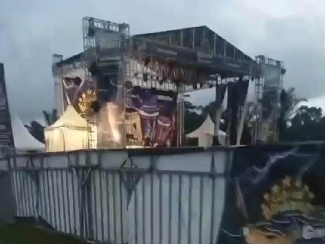 Hujan Badai Terjang Acara Dangdut di Seluma, Tenda dan Panggung Porak Poranda