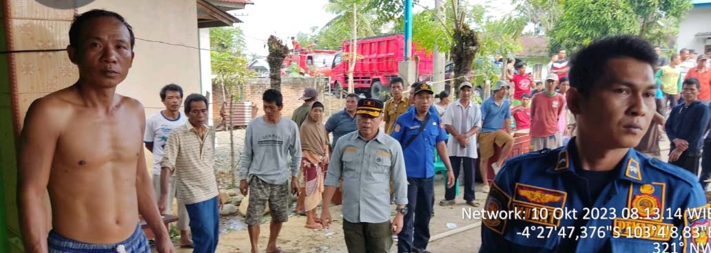  Rumah Kades Durian Sebatang Kedurang Dilalap Sijago Merah