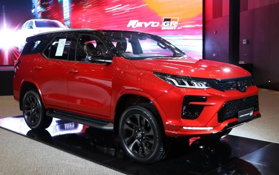 Toyota Fortuner GR Sport Tampil Lebih Sporty, Desain Gagah Memiliki Fitur Sistem Otomatis dan Canggih 