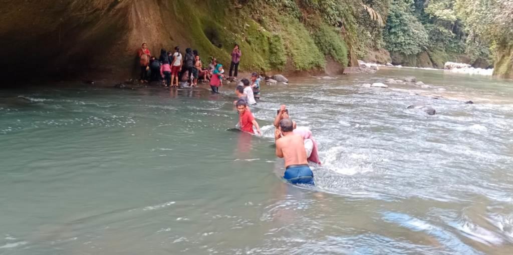 Jokowi Pasti Marah Kalau Melihat Masyarakat di Seluma Taruhkan Nyawa Sebrangi Sungai Berarus Deras Untuk Akses