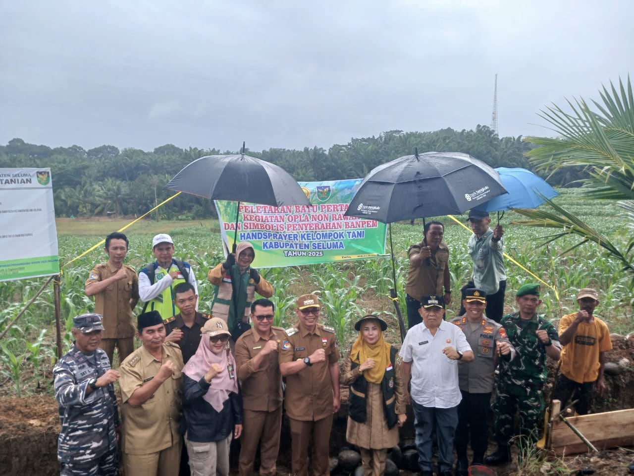  Optimalisasi Lahan Non-Rawa di Rimbo Kedui, Bupati Seluma Salurkan Bantuan untuk Petani