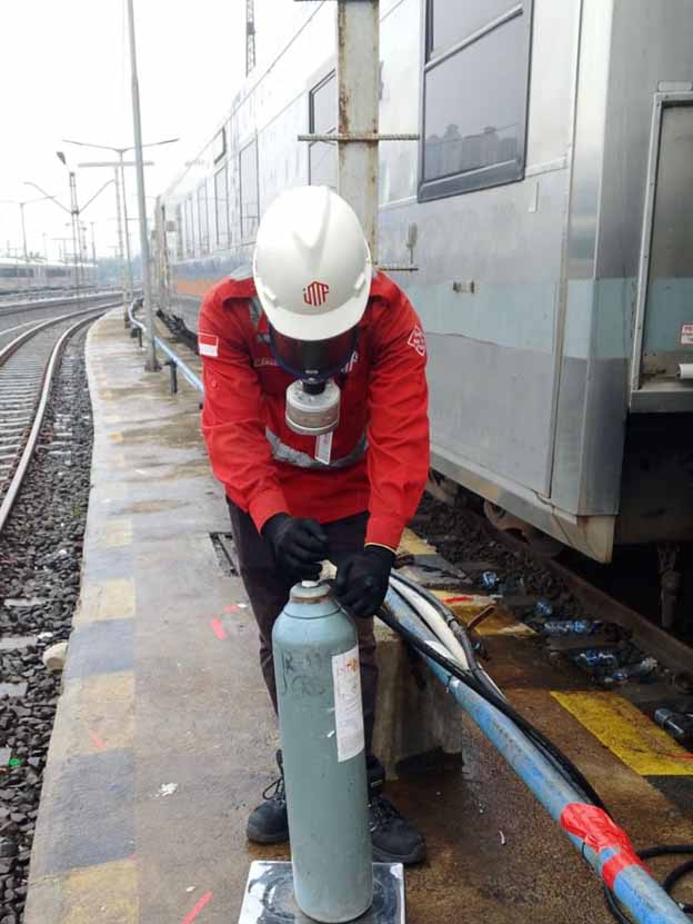 Pest Control dan Fumigasi Sarana, Langkah Nyata KAI Daop 1 Jakarta untuk Kenyamanan Pelanggan