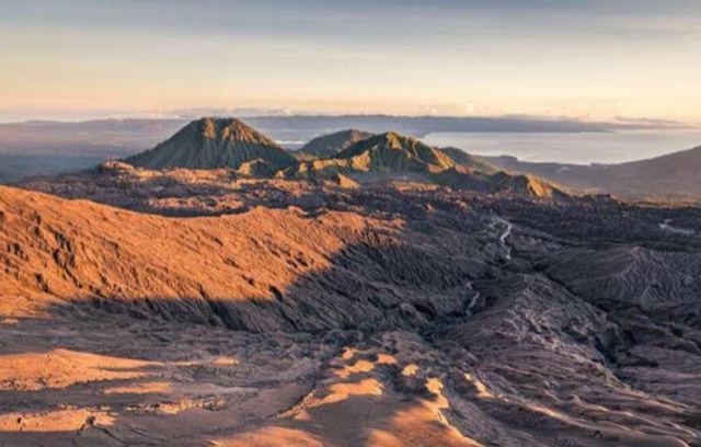  Semburkan Abu Vulkanik, Gunung Dukono di Maluku Utara Meletus