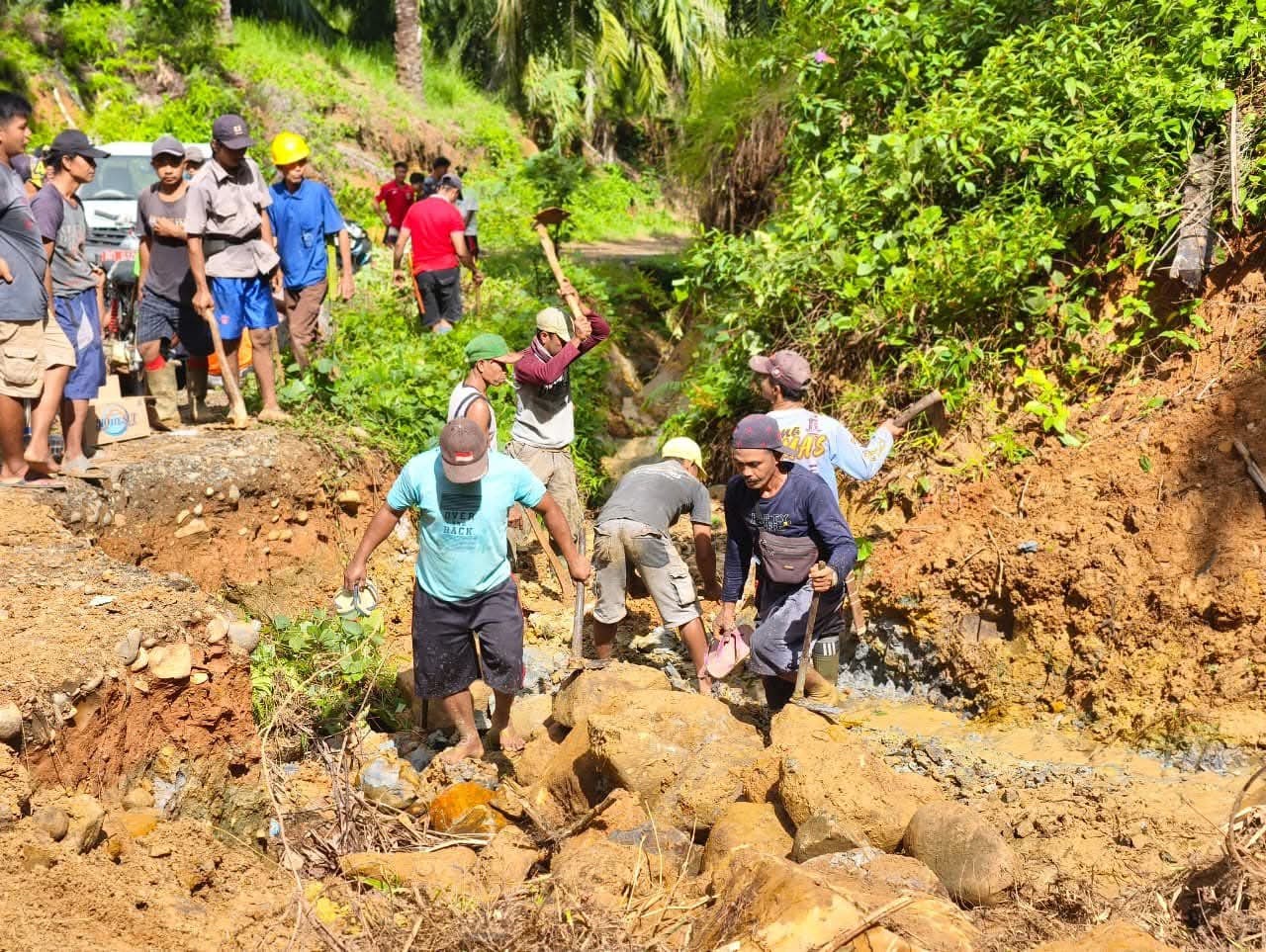  Anggaran Nihil, Perbaikan Jalan Talang Rami Dilakukan Secara Gotong Royong