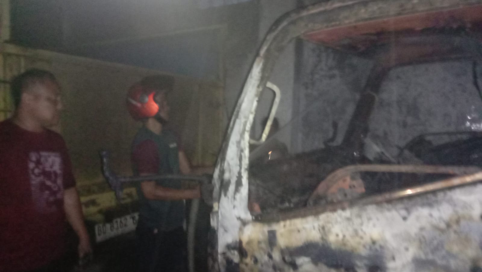 2 Unit Mobil Truk Terbakar, Diduga korsleting listrik