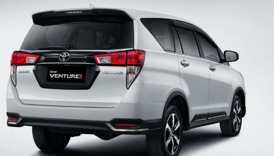 Kijang Innova Tipe V Mendapatkan Sentuhan Kecil Berupa New Day-time Running Light 