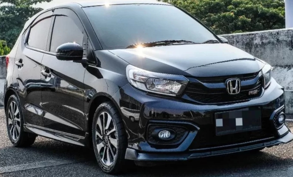 Mobil Honda Brio Seken Masih Terlihat Mulus Warna Hitam Lengkap Harga Lebih Murah! 