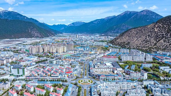 'Sky Roads', Menelusuri Perjalanan Xizang dari isolasi Menuju Modernitas