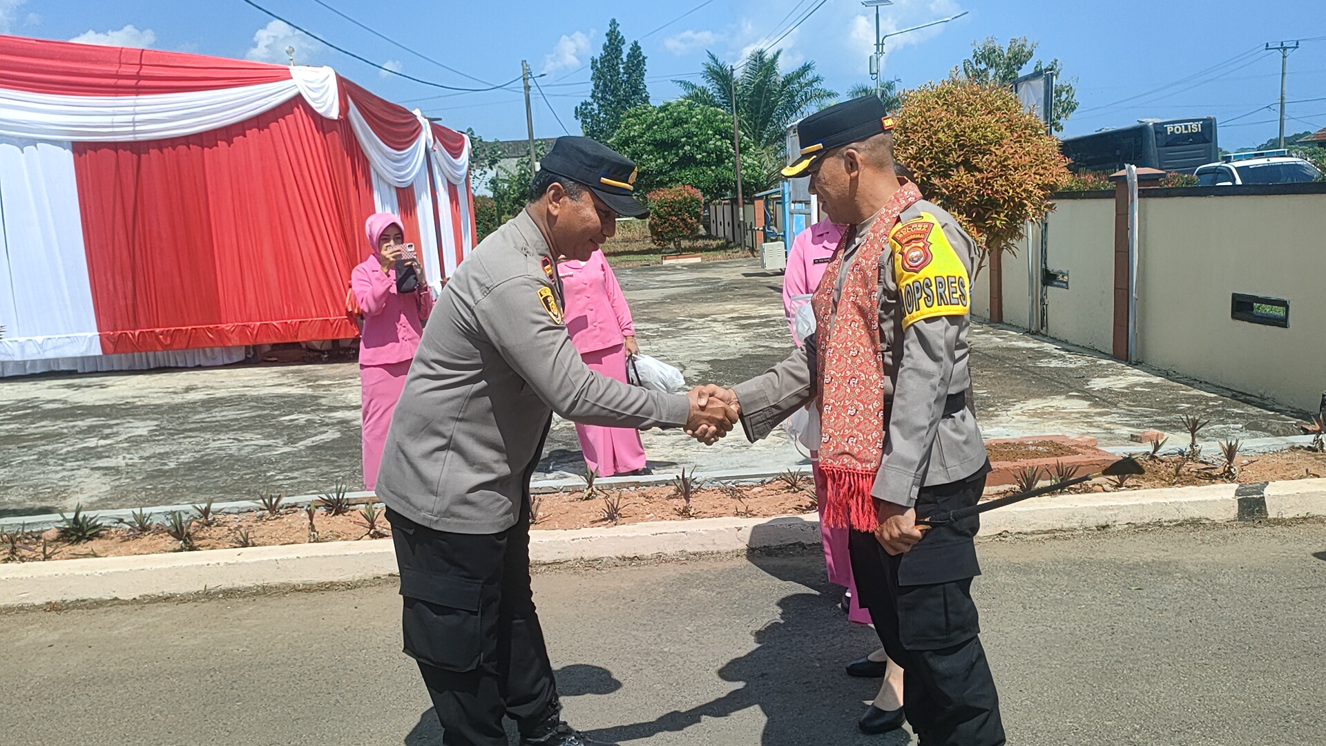 Kunker ke Polsek Seluma Timur, Kapolres Seluma Ingatkan Polri Untuk Masyarakat