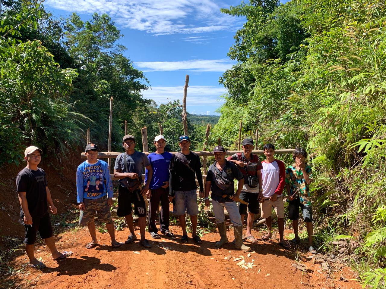 Warga Desa Simpang Pagar Jalan, Infonya di rusak mobil angkut Sawit PT MPA