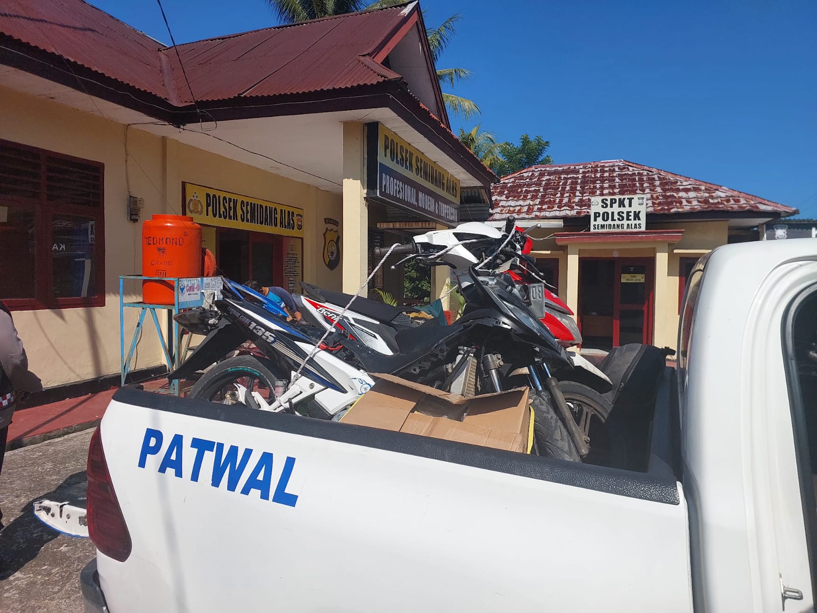 Pelajar Bandung Agung Seluma Ini Hantam Mobil Kades Lagi Parkir, MD