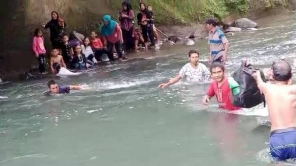 Terisolasi Sejak 5 Tahun Lalu, Warga Desa Sekalak Harap Jembatan Diperbaiki