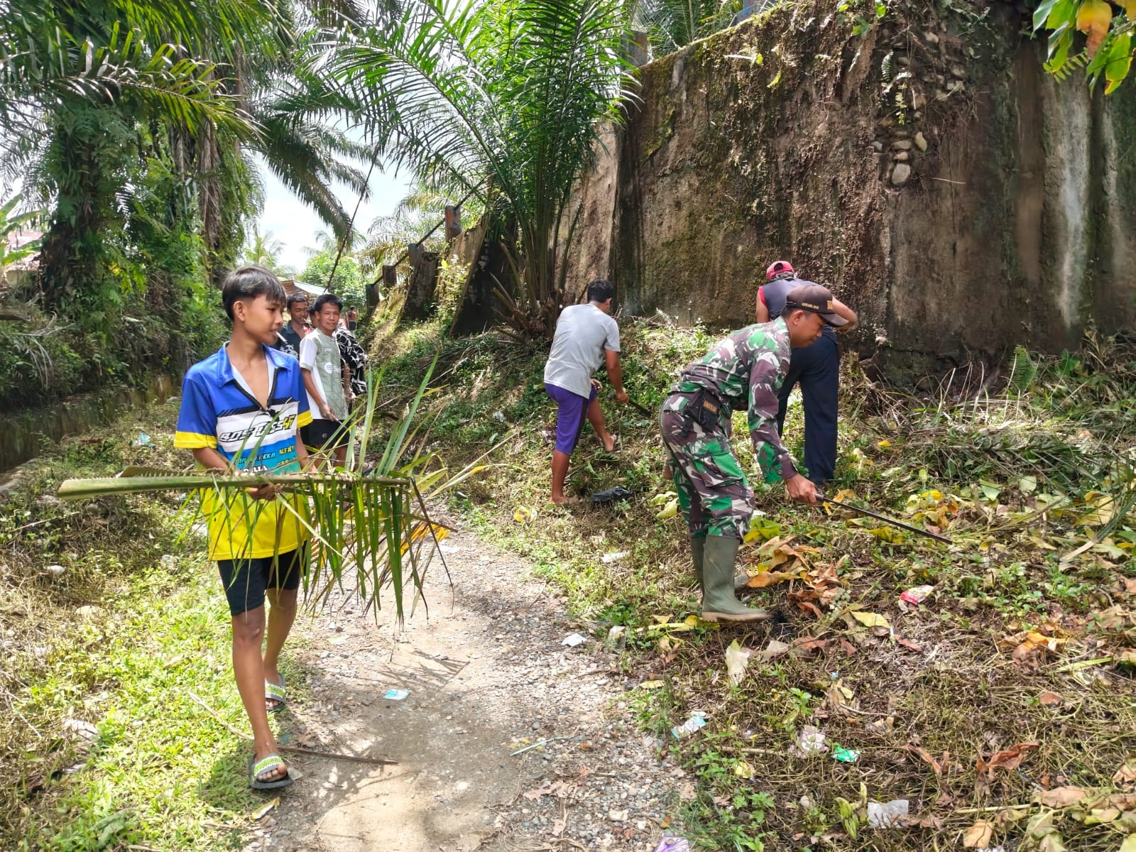 Pembangunan Jembatan Gantung Garuda di Seluma Dikebut, Sinergi TNI dan Warga
