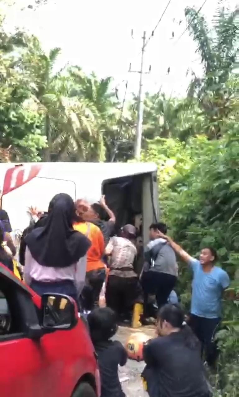 Bawa Atlet Karate, Bus Dishub Kaur Terbalik di Seluma