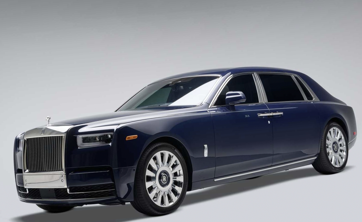 Intip Kecanggihan dan Keistimewaan Rolls-Royce-Phantom Prokdusi Otomotif Inggris Laris di Dunia dengan Inovasi