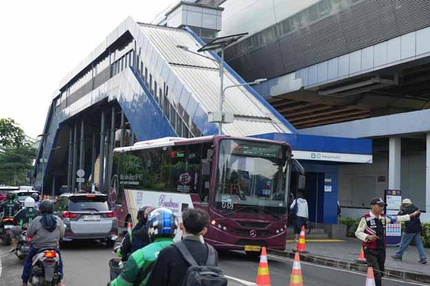 Imbas Akses ke Stasiun Semakin  Mudah, Pengguna LRT Jabodebek di Stasiun Harjamukti Naik