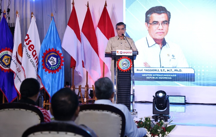 Hadapi Disrupsi AI, Menaker Ajak Serikat Pekerja Perkuat Upskilling dan Reskilling