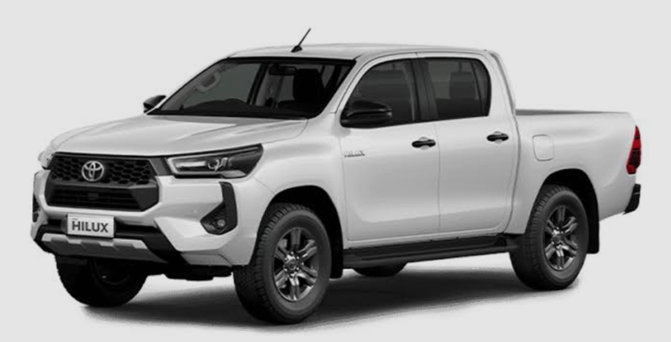 Toyota Hilux Mobil Double Cabin dengan Mesin Bertenaga, Mampu Menaklukkan Segala Medan