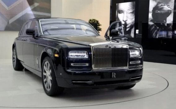 Rolls-Royce Phantom Mobil Super Mewah Terpopuler Kelas Dunia Produksi Pabrikan Otomotif Inggris