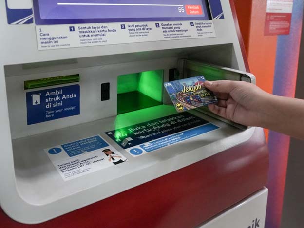 KAI Tambah Vending Machine, Isi Ulang KMT Secara Mandiri