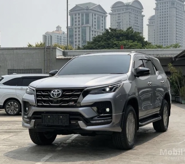 Toyota Fortuner 2.8 GR Sport SUV Mewah Keluarga Baru Desain Canggih dan Memukau Harga Promo Spesial