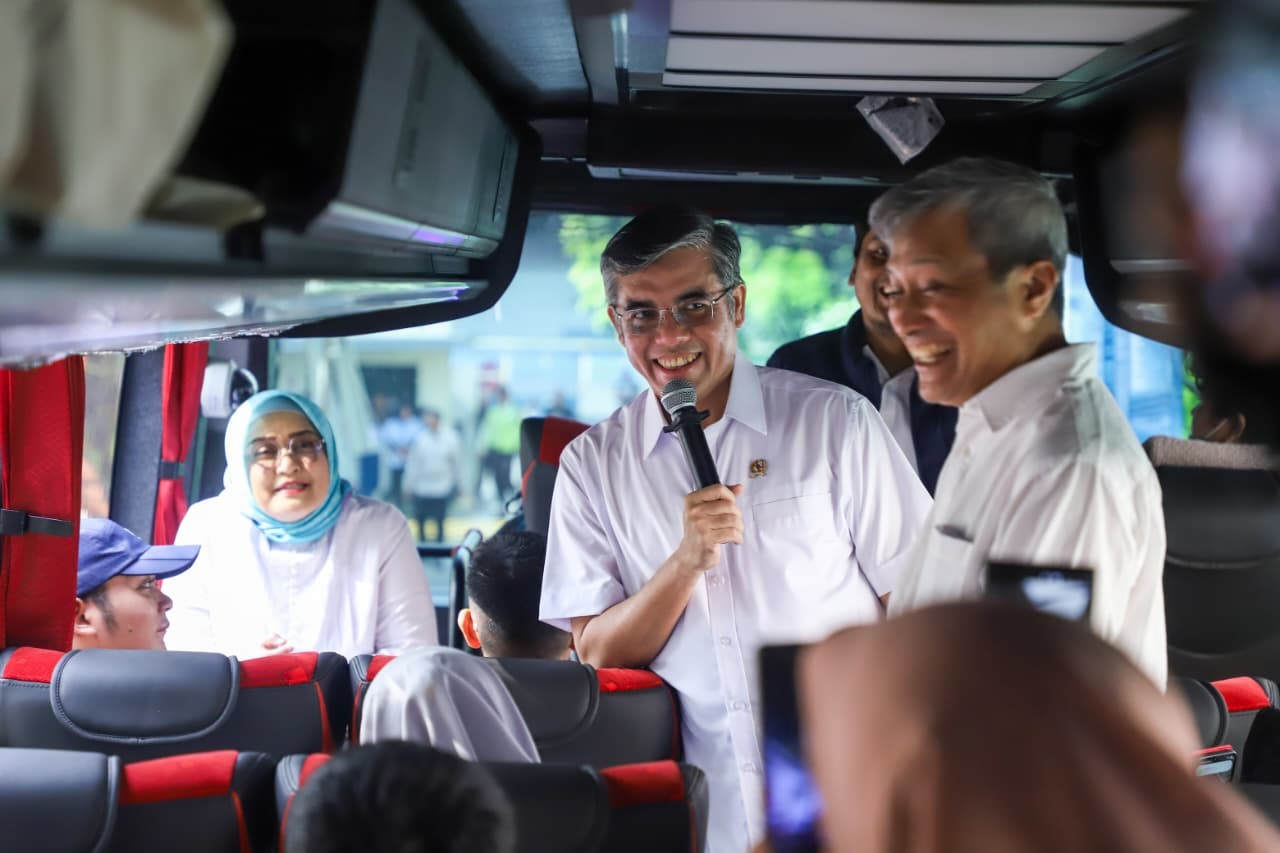  Hubungan Industrial Harus Dibangun atas Dasar Kepedulian