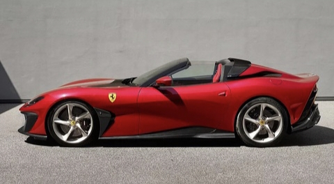Ferrari Mobil Sport Balap Desain Canggih Atap Terbuka Secara Otomatis Segera Diluncurkan Tanah Air