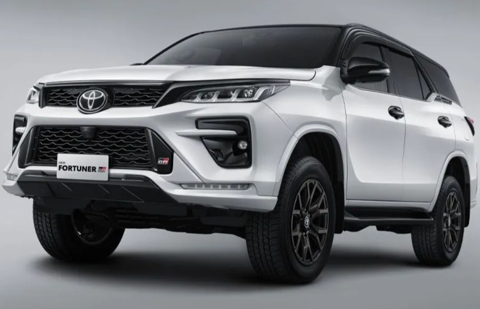 Toyota Fortuner GR Sport Facelift 2024 Tampil Lebih Gagah dan Mewah