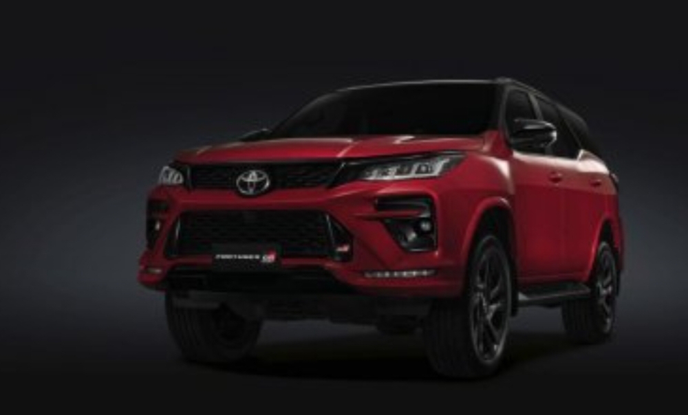 Toyota Fortuner Merah Merah Mesin Ganas Mejadi Mobil Favorit Para Pengusaha di Indonesia Harga Relatif