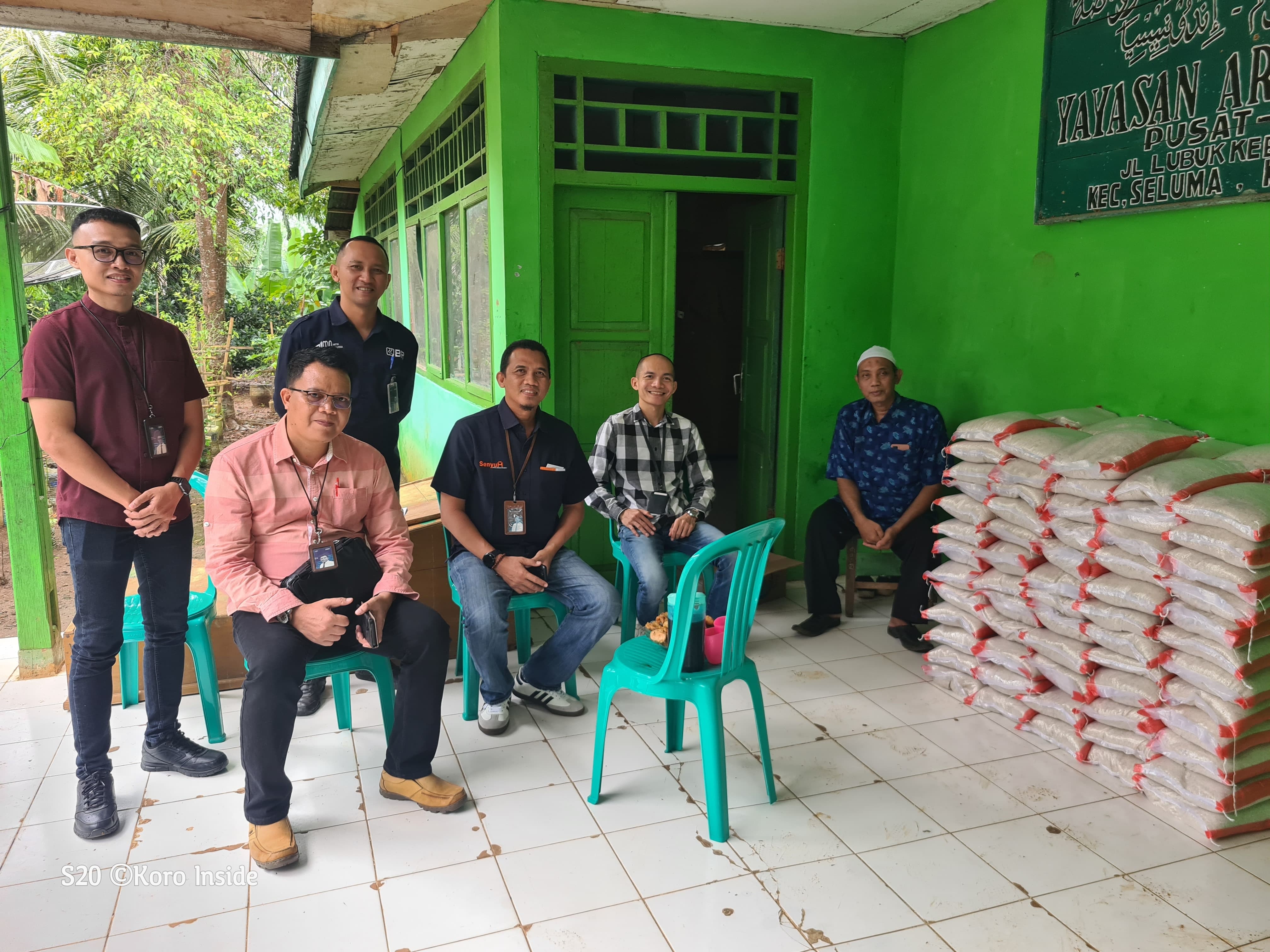 BRI Unit Tais Salurkan Beras 615 Kg Beras Untuk Santri