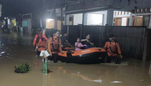 Banjir Rendam 900 Rumah  di Kabupaten Bogor! 2 Meninggal Akibat Longsor