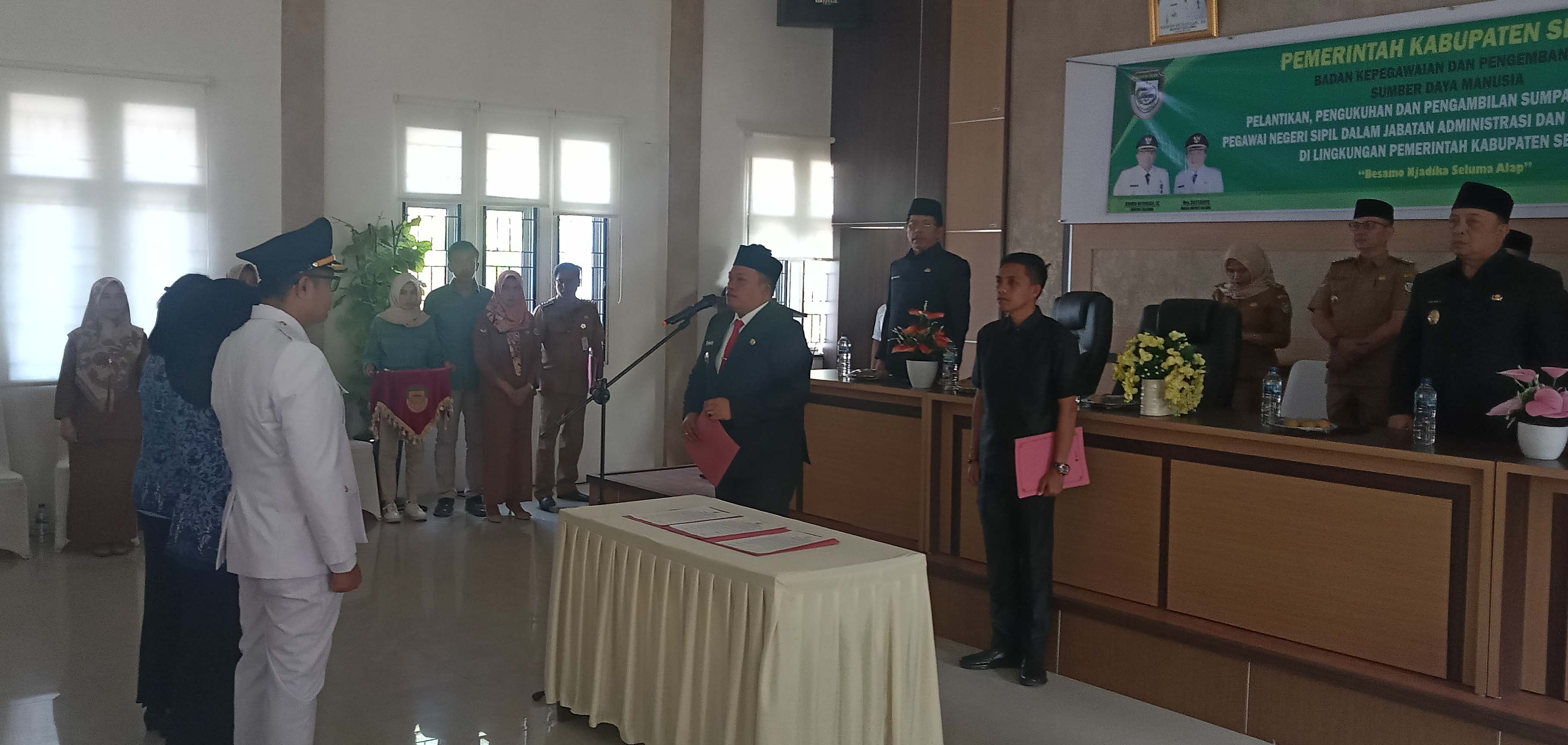  Sekretaris DPMPTSP Pindah ke Bengkulu, Dua Pejabat Non Job Dilantik Lagi! Bupati Seluma Mutasi 85 Pejabat