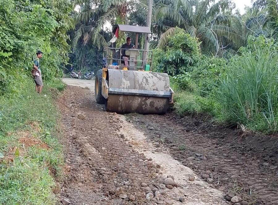 Selama 4 Hari, Warga Tiga Desa di Seluma Barat Gotong Royong Perbaiki Jalan Rusak Sepanjang 4 KM