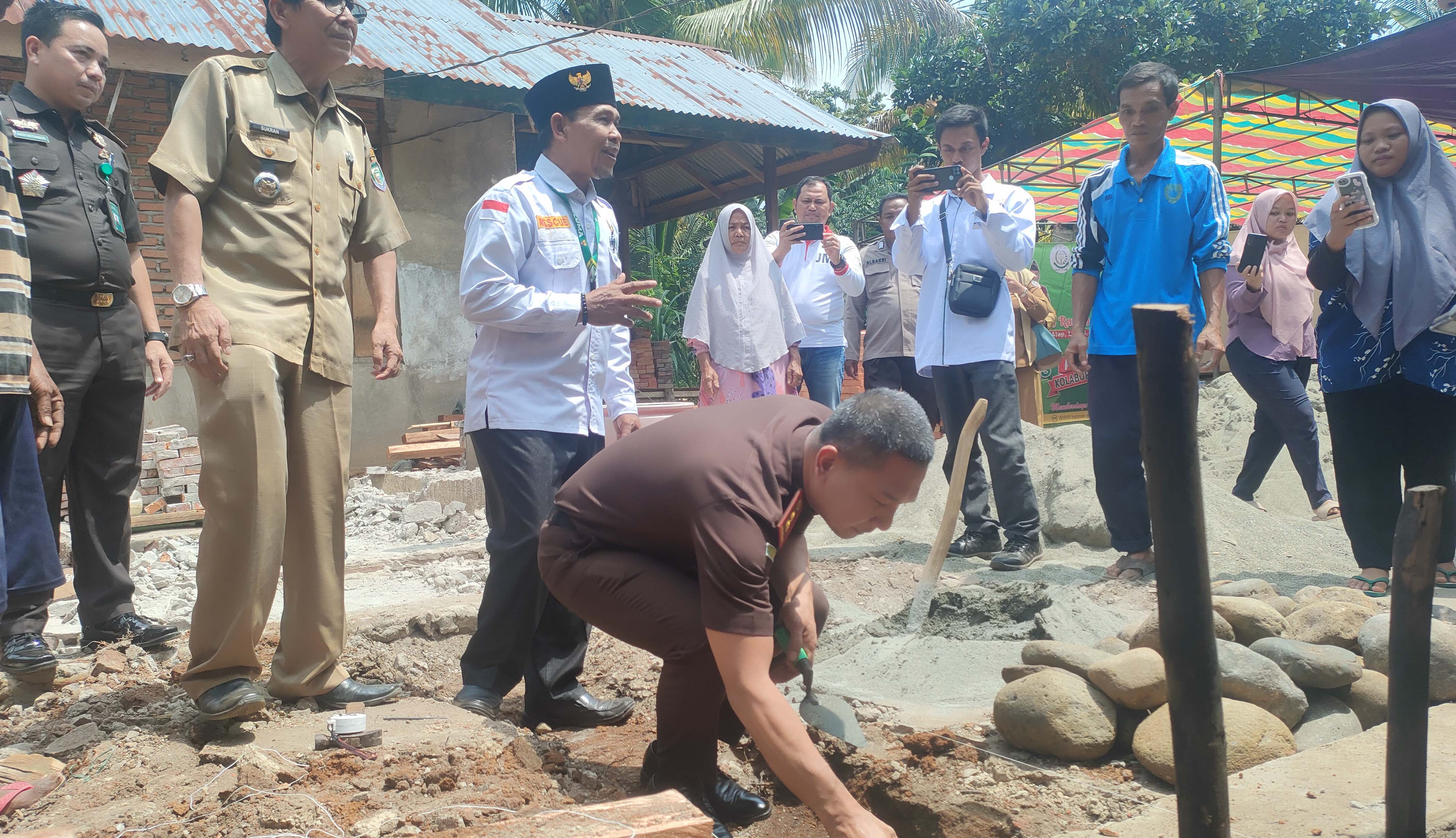  Kejari Seluma dan  BAZNAS Bedah Rumah Warga Sembayat! Entaskan Rumah Tak Layak