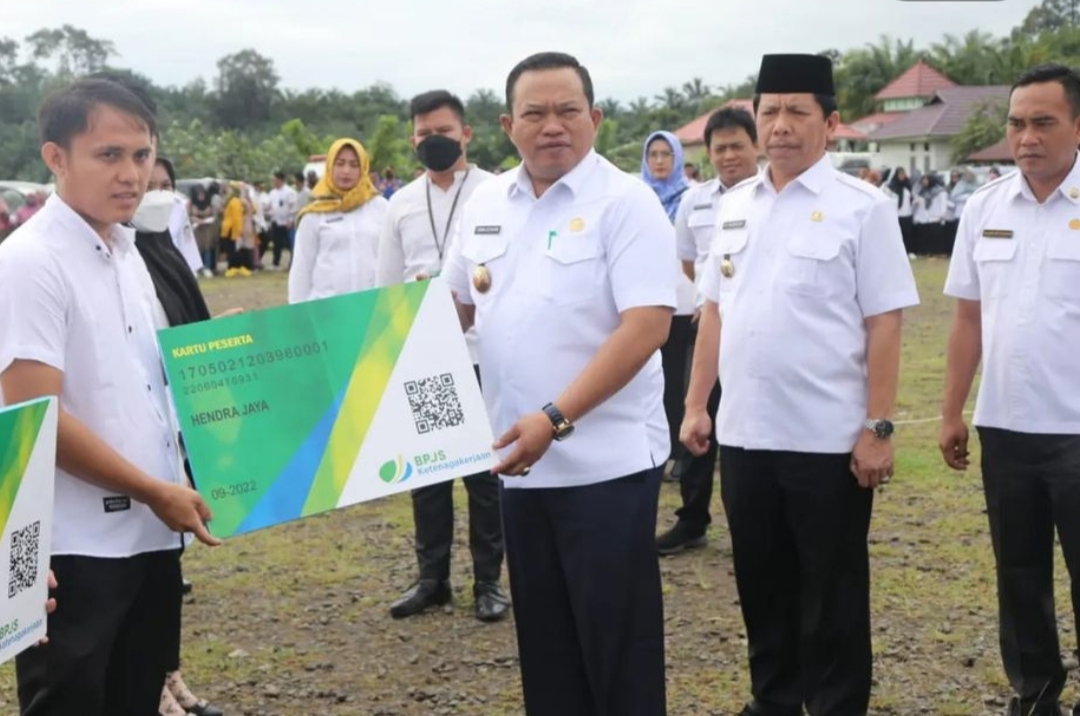 Apel Akbar, Bupati Bagikan BPJS dan Kusuka