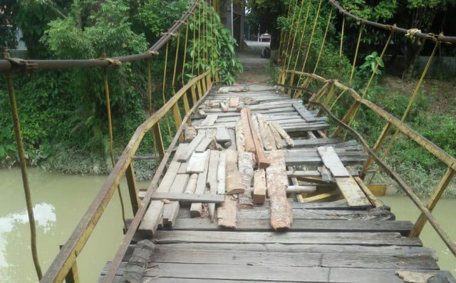  Jembatan Gantung di Desa Keban Jati BS Memprihatinkan, Jalur Sentra Pertanian Warga