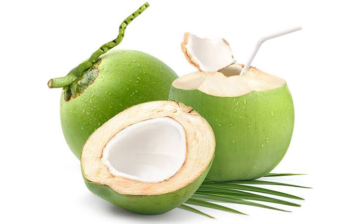 6 Manfaat Meminum Air Kelapa Muda untuk Kesehatan